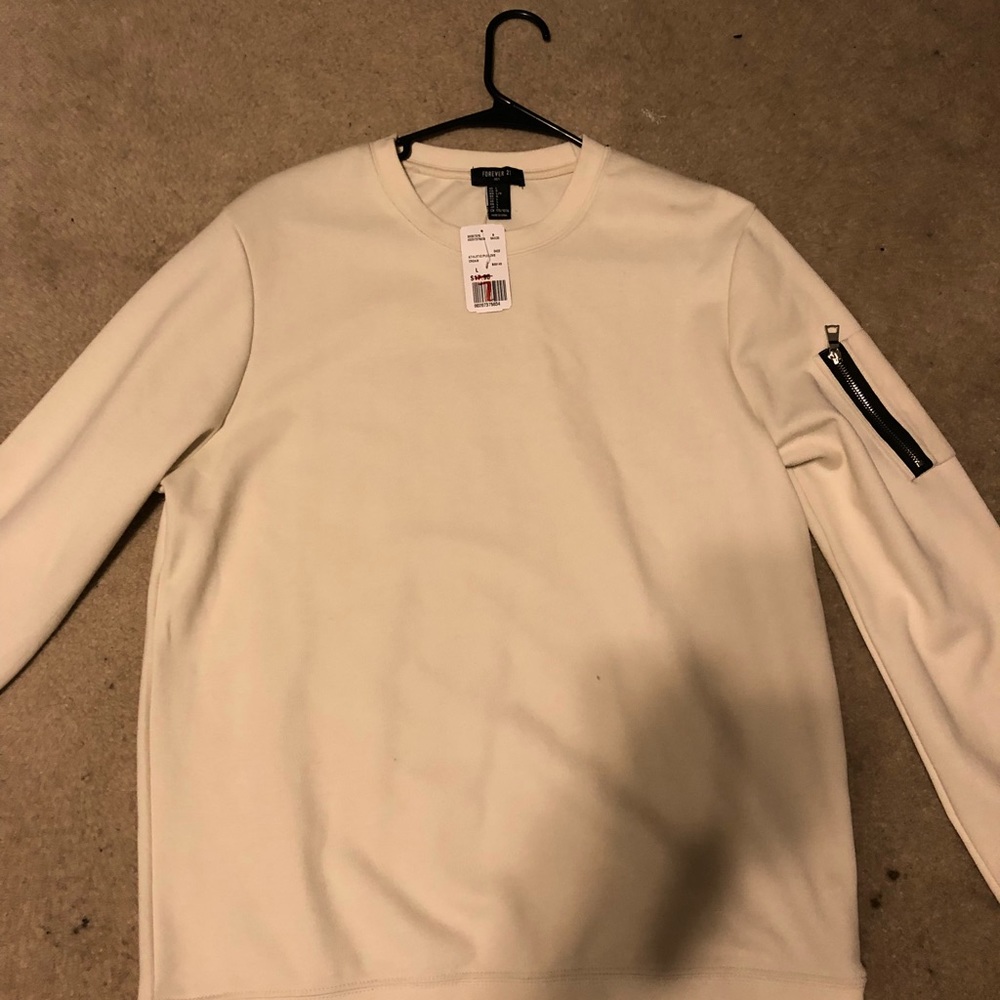 Light weight pullover